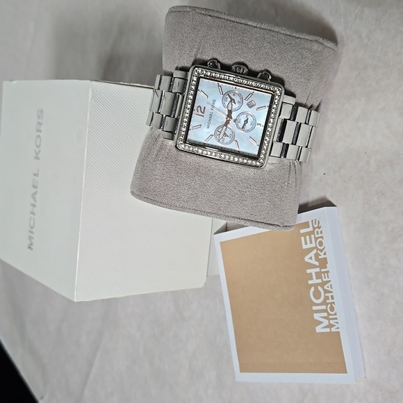 Michael Kors Chronograph Quartz Crystal Watch MK5350 - Picture 1 of 12
